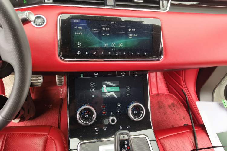 Used Land Rover Range Evoque 2020 249 PS R-DYNAMIC S Black Edition Sport Version Audio And AC Panel
