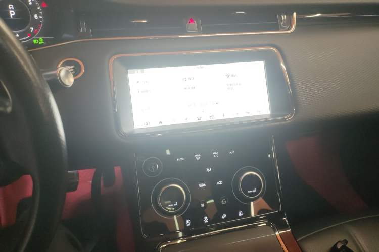 Used Land Rover Range Evoque 2020 249 PS R-DYNAMIC S Sport Edition Audio And AC Panel