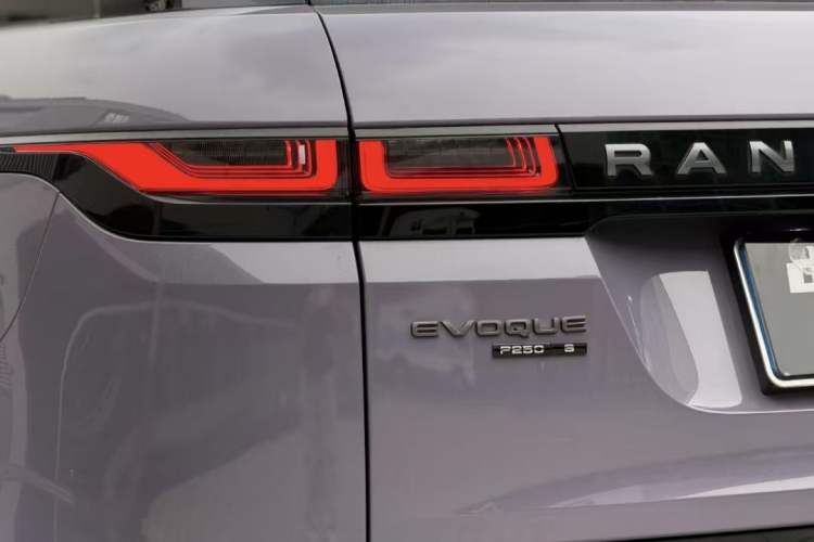 Used Land Rover Range Evoque 2020 249 PS R-DYNAMIC S Sport Edition Exterior 9