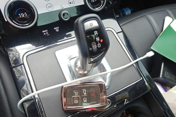 Used Land Rover Range Evoque 2020 249 PS R-DYNAMIC SE Sport Technology Edition Gear Lever