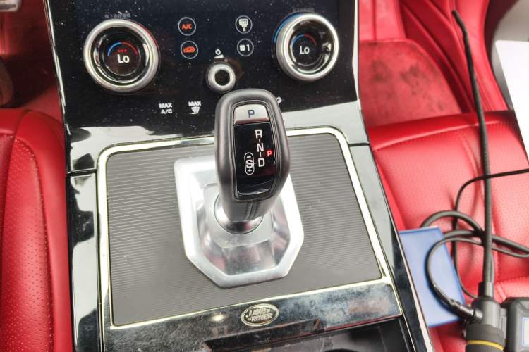 Used Land Rover Range Evoque 2020 249 PS R-DYNAMIC S Black Edition Sport Version Gear Lever