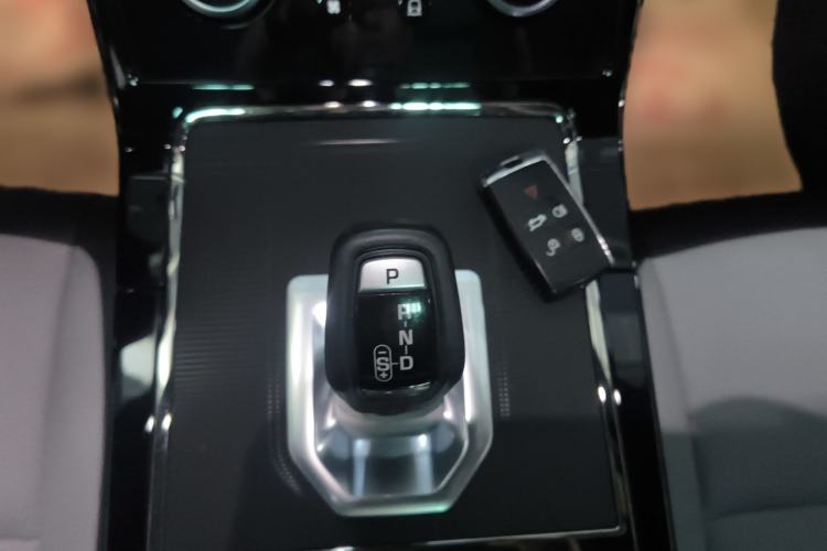 Used Land Rover Range Evoque 2020 249 PS R-DYNAMIC S Sport Edition Gear Lever