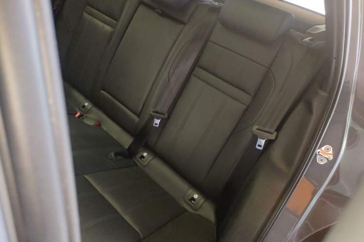Used Land Rover Range Evoque 2020 249 PS R-DYNAMIC S Sport Edition Interior 4
