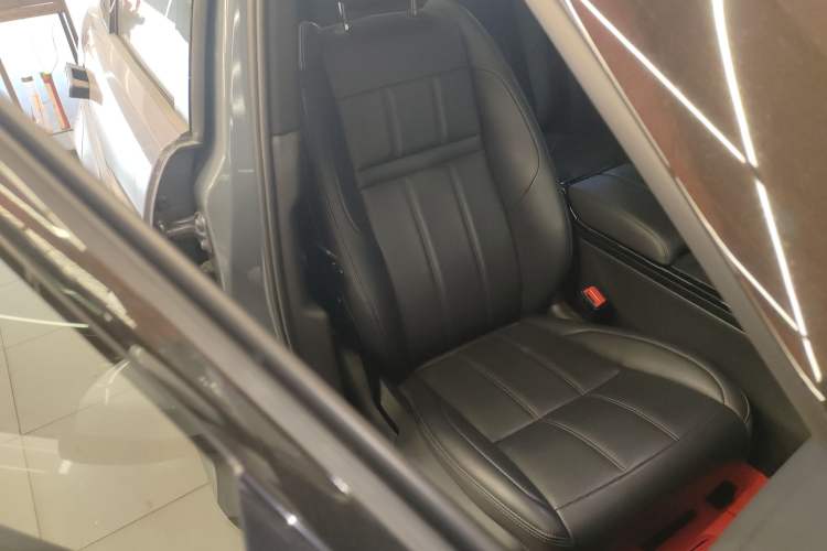Used Land Rover Range Evoque 2020 249 PS R-DYNAMIC S Sport Edition Right Front Seat