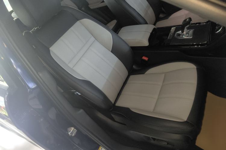 Used Land Rover Range Evoque 2020 249 PS R-DYNAMIC S Sport Edition Right Front Seat
