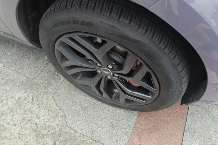 Used Land Rover Range Evoque 2020 249 PS R-DYNAMIC SE Sport Technology Edition Right Front Wheel Hub