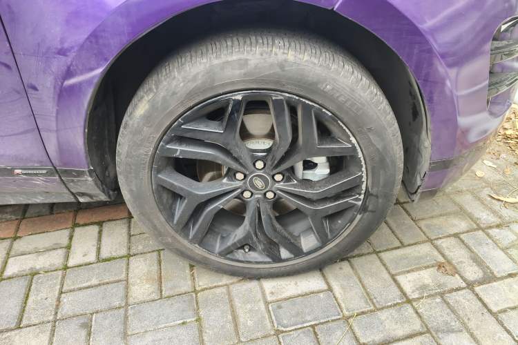 Used Land Rover Range Evoque 2020 249 PS R-DYNAMIC S Black Edition Sport Version Right Front Wheel Hub