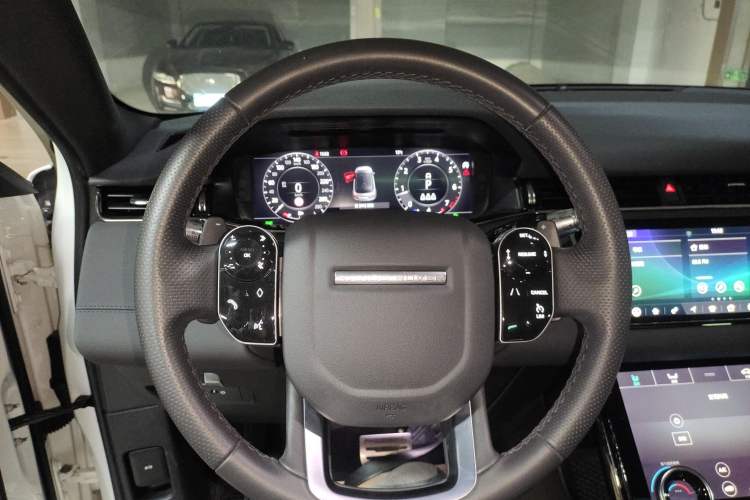 Used Land Rover Range Evoque 2020 249 PS R-DYNAMIC S Black Edition Sport Version Steering Wheel