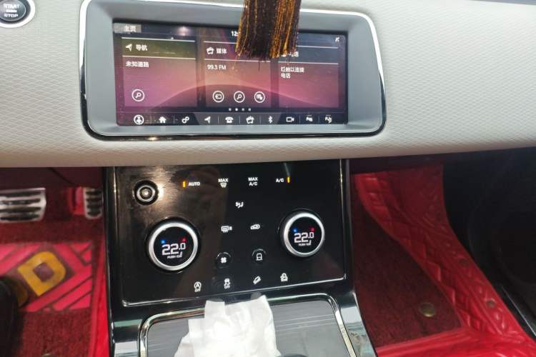 Used Land Rover Range Evoque 2020 249 PS R-DYNAMIC S Sport Edition Audio And AC Panel