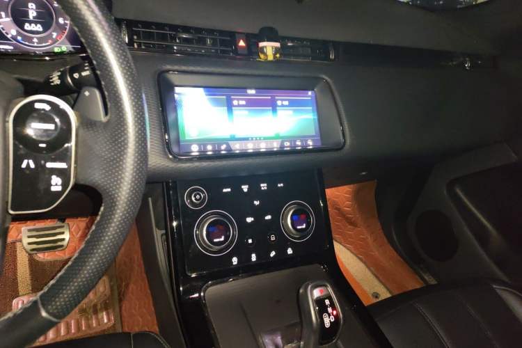 Used Land Rover Range Evoque 2020 249 PS R-DYNAMIC S Sport Edition Audio And AC Panel