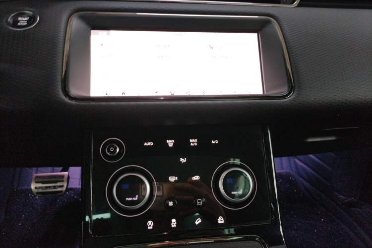 Used Land Rover Range Evoque 2020 249 PS R-DYNAMIC S Sport Edition Audio And AC Panel