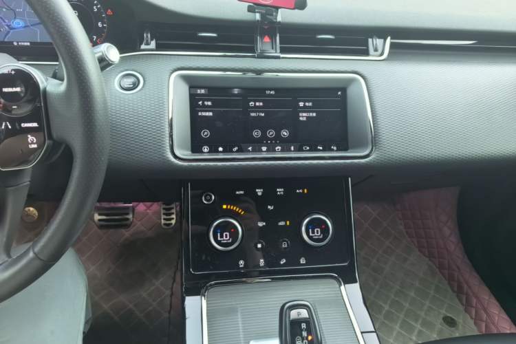 Used Land Rover Range Evoque 2020 249 PS R-DYNAMIC S Black Edition Sport Version Audio And AC Panel