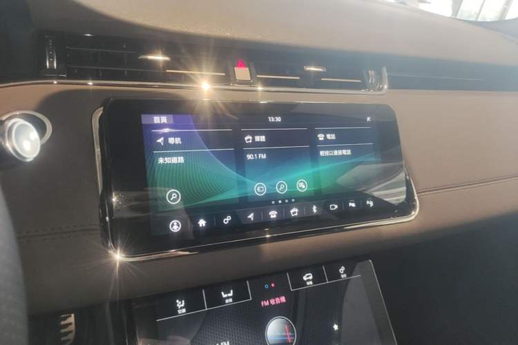 Used Land Rover Range Evoque 2020 249 PS R-DYNAMIC SE Sport Technology Edition Audio And AC Panel