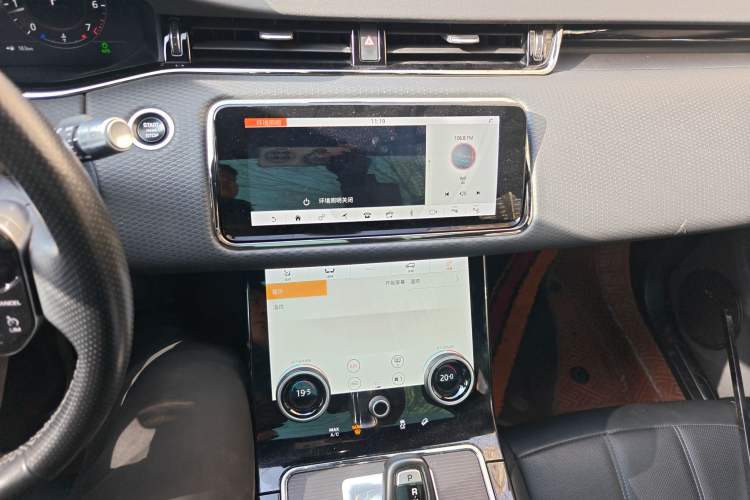 Used Land Rover Range Evoque 2020 249 PS R-DYNAMIC S First-Edition Sport Custom Edition Audio And AC Panel