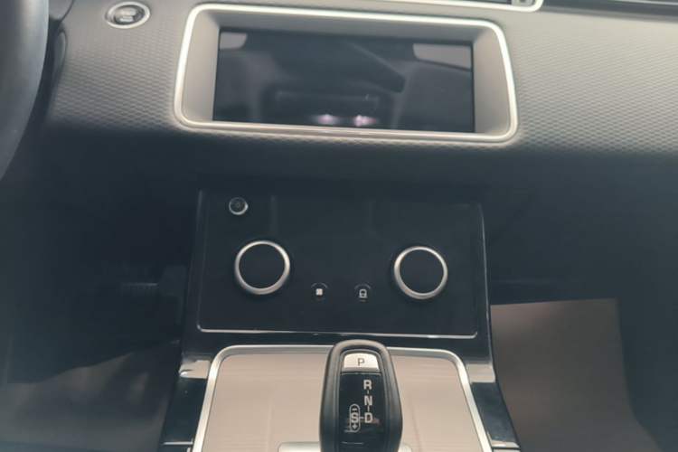 Used Land Rover Range Evoque 2020 249 PS Youth Edition Audio And AC Panel