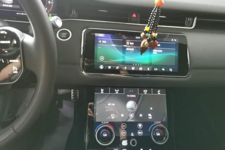 Used Land Rover Range Evoque 2020 249 PS R-DYNAMIC SE Sport Technology Edition Audio And AC Panel