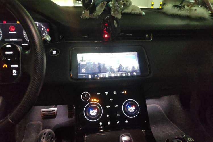 Used Land Rover Range Evoque 2020 249 PS R-DYNAMIC S Sport Edition Audio And AC Panel