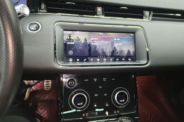 Used Land Rover Range Evoque 2020 249 PS R-DYNAMIC S Sport Edition Audio And AC Panel