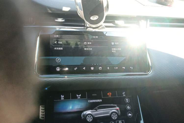 Used Land Rover Range Evoque 2020 249 PS R-DYNAMIC Sport Technology Custom Edition Audio And AC Panel