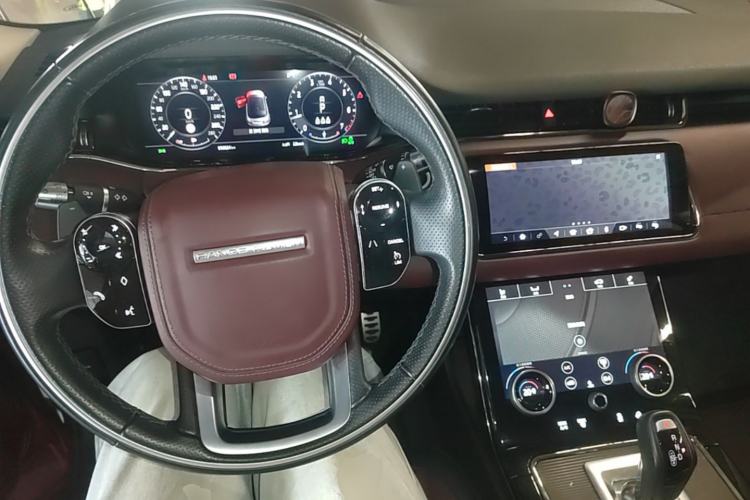 Used Land Rover Range Evoque 2020 249 PS R-DYNAMIC SE Sport Technology Edition Center Console