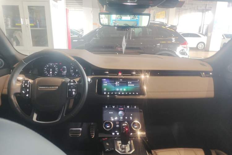 Used Land Rover Range Evoque 2020 249 PS R-DYNAMIC SE Sport Technology Edition Center Console
