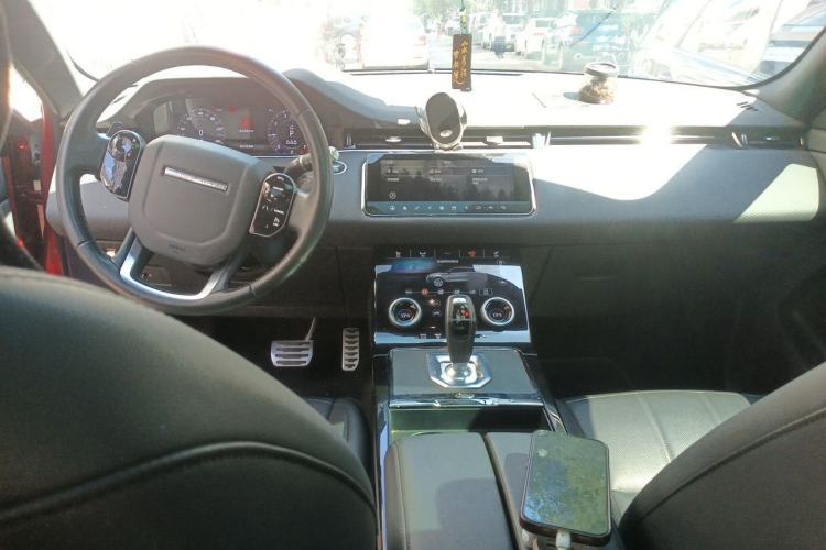 Used Land Rover Range Evoque 2020 249 PS R-DYNAMIC Sport Technology Custom Edition Center Console