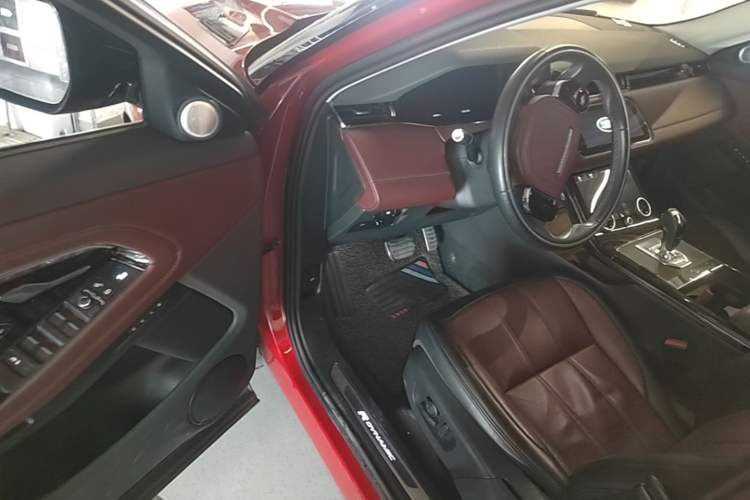 Used Land Rover Range Evoque 2020 249 PS R-DYNAMIC SE Sport Technology Edition Driver Seat