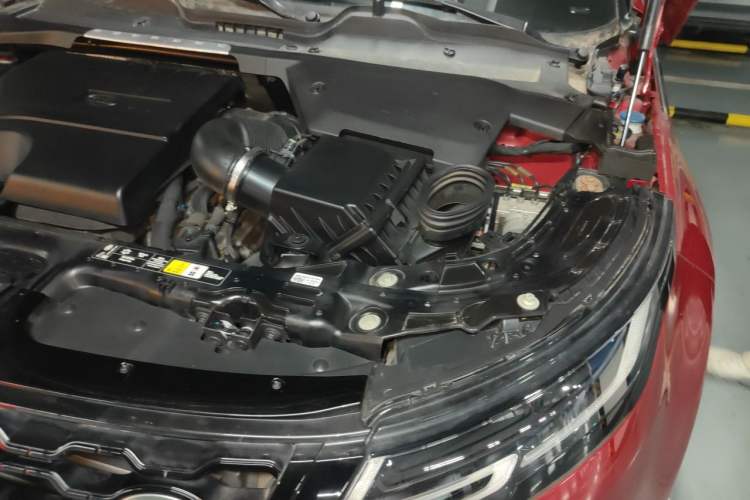 Used Land Rover Range Evoque 2020 249 PS R-DYNAMIC SE Sport Technology Edition Engine Bay Left