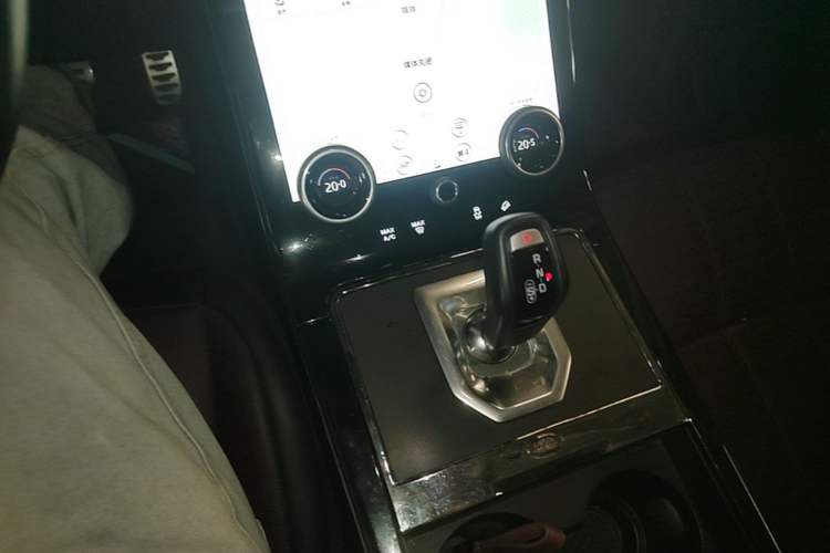 Used Land Rover Range Evoque 2020 249 PS R-DYNAMIC SE Sport Technology Edition Gear Lever