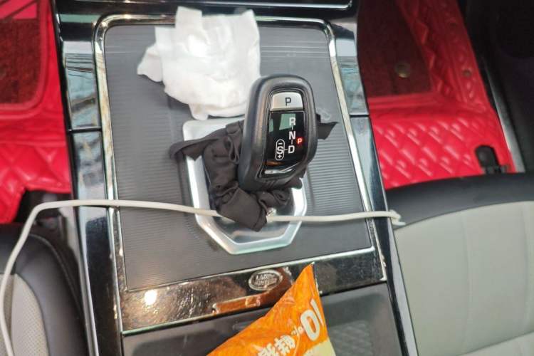 Used Land Rover Range Evoque 2020 249 PS R-DYNAMIC S Sport Edition Gear Lever