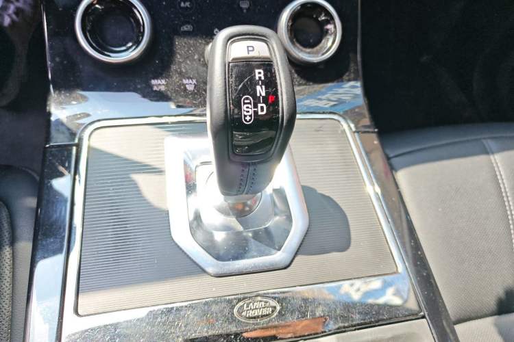 Used Land Rover Range Evoque 2020 249 PS R-DYNAMIC S Sport Edition Gear Lever