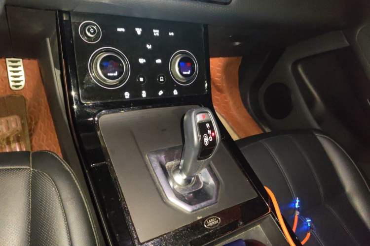 Used Land Rover Range Evoque 2020 249 PS R-DYNAMIC S Sport Edition Gear Lever