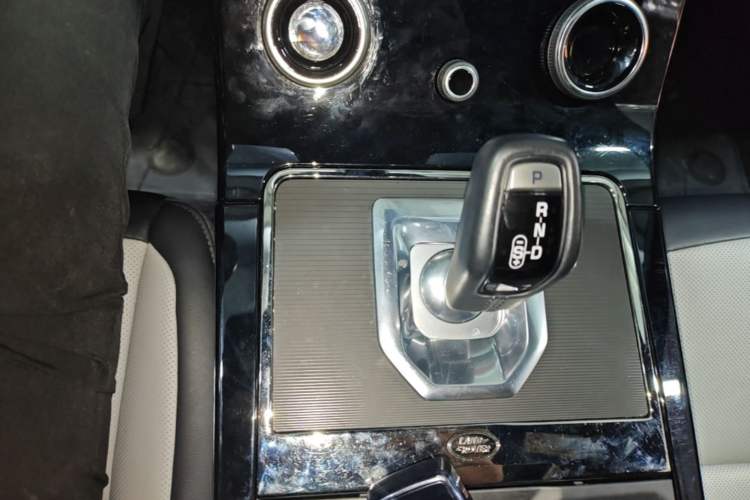 Used Land Rover Range Evoque 2020 249 PS R-DYNAMIC S Blackened Sport Technology Edition Gear Lever