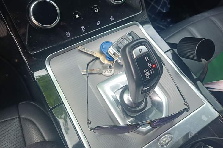 Used Land Rover Range Evoque 2020 249 PS Youth Edition Gear Lever