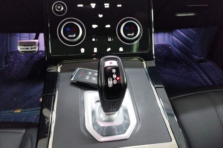 Used Land Rover Range Evoque 2020 249 PS R-DYNAMIC S Sport Edition Gear Lever