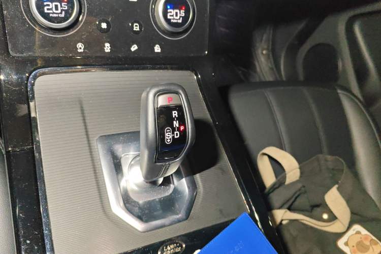 Used Land Rover Range Evoque 2020 249 PS R-DYNAMIC S Sport Edition Gear Lever