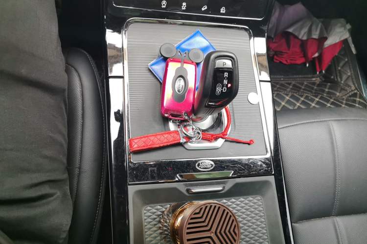 Used Land Rover Range Evoque 2020 249 PS R-DYNAMIC S Black Edition Sport Version Gear Lever