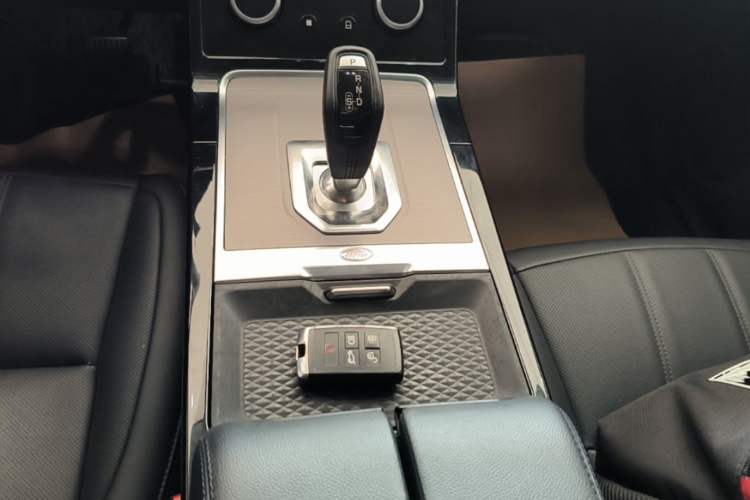 Used Land Rover Range Evoque 2020 249 PS Youth Edition Gear Lever