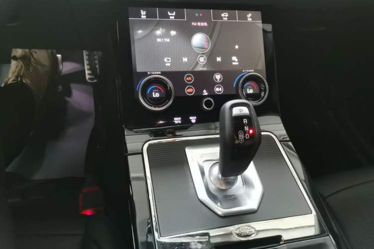 Used Land Rover Range Evoque 2020 249 PS R-DYNAMIC SE Sport Technology Edition Gear Lever