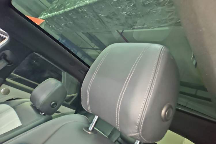 Used Land Rover Range Evoque 2020 249 PS R-DYNAMIC S Blackened Sport Technology Edition Headliner