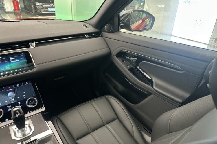 Used Land Rover Range Evoque 2020 249 PS R-DYNAMIC SE Sport Technology Edition Interior 2