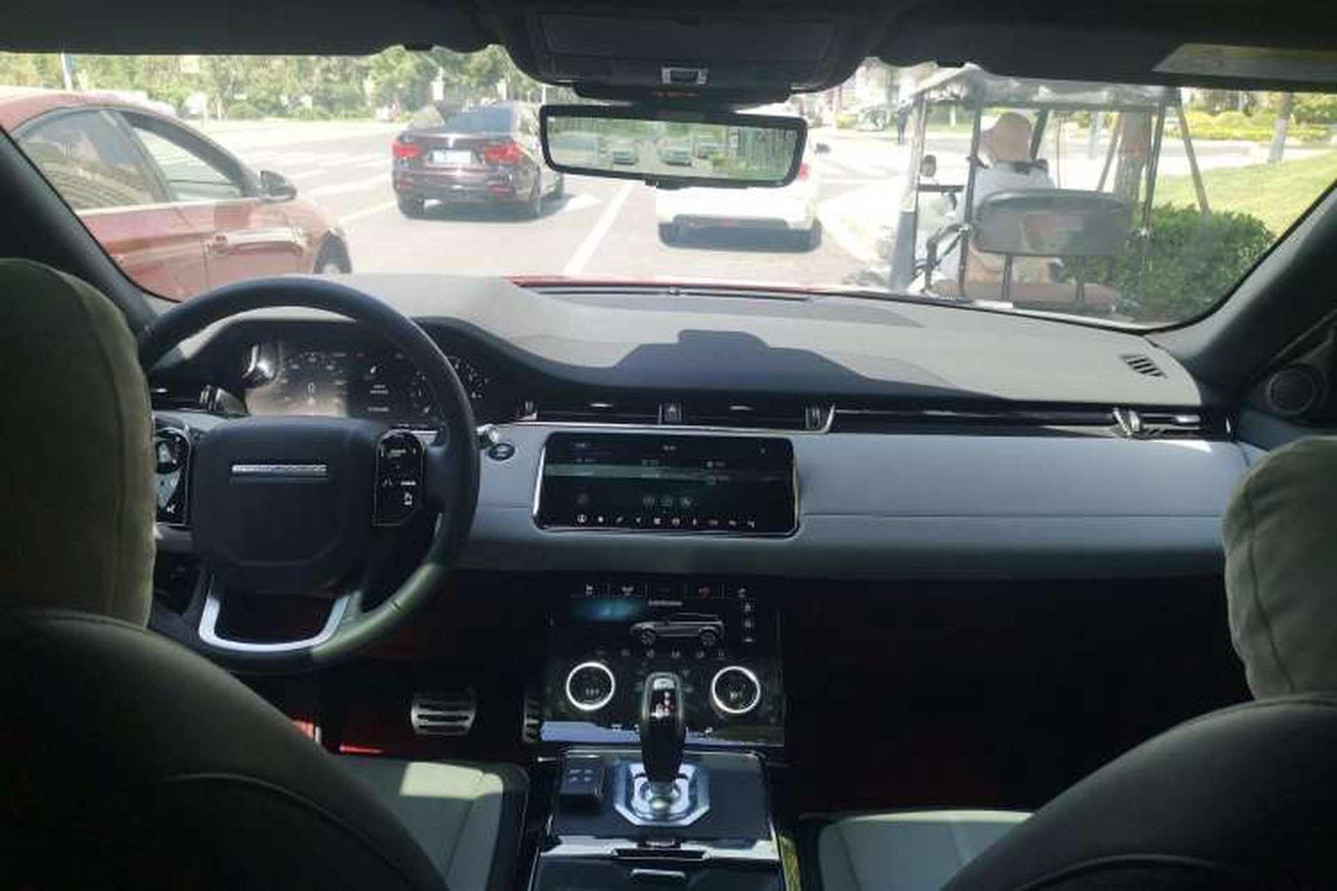 Used Land Rover Range Evoque 2020 249 PS R-DYNAMIC SE Sport Technology Edition Interior 3