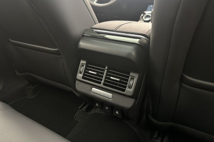 Used Land Rover Range Evoque 2020 249 PS R-DYNAMIC SE Sport Technology Edition Interior 3