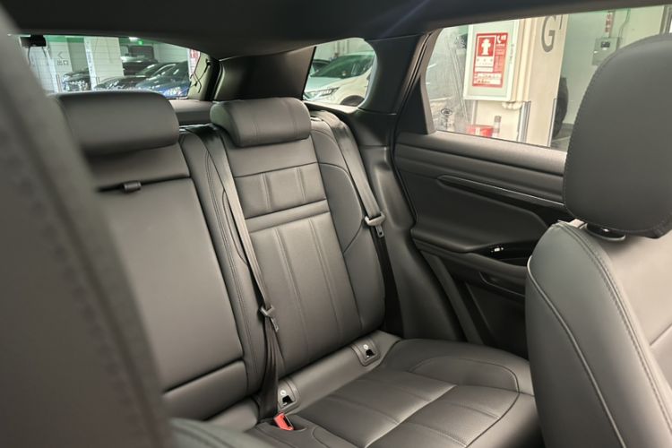 Used Land Rover Range Evoque 2020 249 PS R-DYNAMIC SE Sport Technology Edition Interior 5