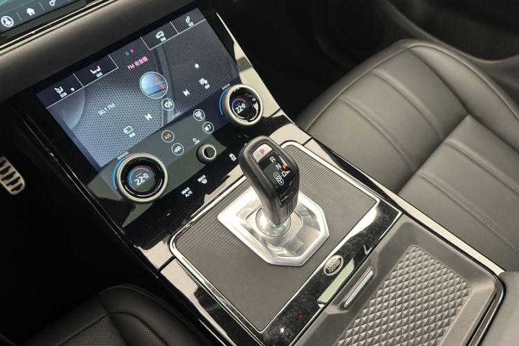Used Land Rover Range Evoque 2020 249 PS R-DYNAMIC SE Sport Technology Edition Interior 8