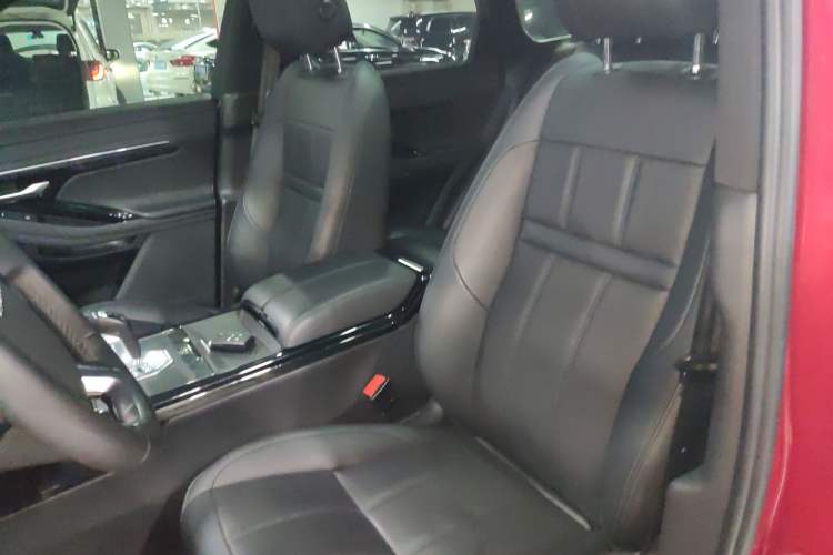 Used Land Rover Range Evoque 2020 249 PS R-DYNAMIC SE Sport Technology Edition Left Front Seat