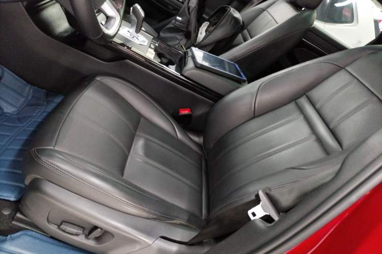 Used Land Rover Range Evoque 2020 249 PS R-DYNAMIC S Sport Edition Left Front Seat