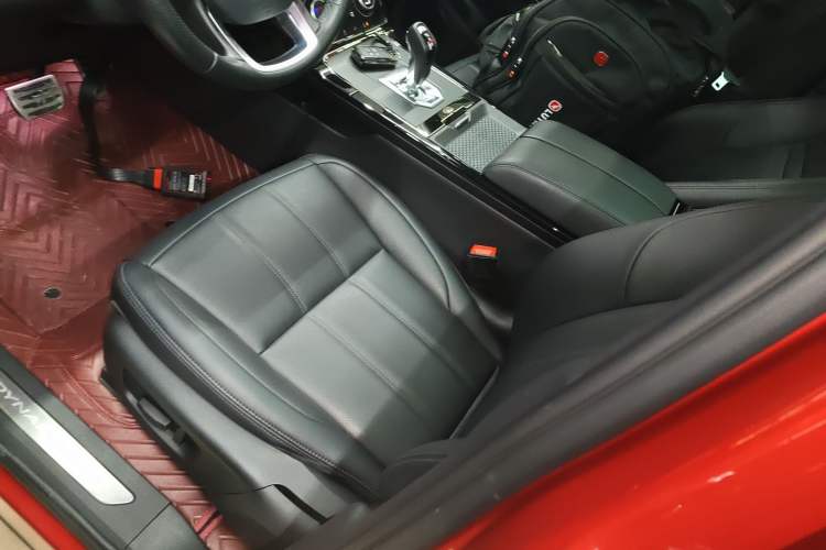 Used Land Rover Range Evoque 2020 249 PS R-DYNAMIC S Sport Edition Left Front Seat