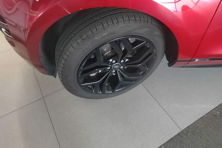 Used Land Rover Range Evoque 2020 249 PS R-DYNAMIC SE Sport Technology Edition Left Front Wheel Hub