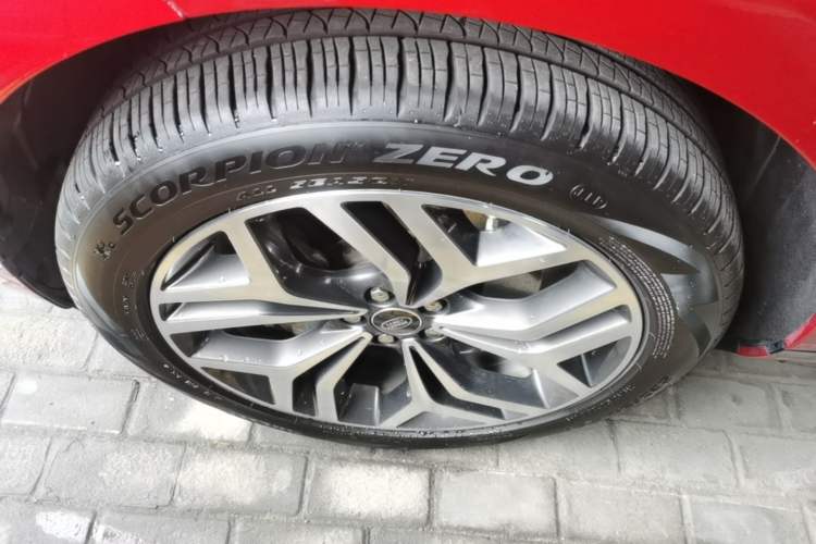 Used Land Rover Range Evoque 2020 249 PS R-DYNAMIC SE Sport Technology Edition Left Front Wheel Hub
